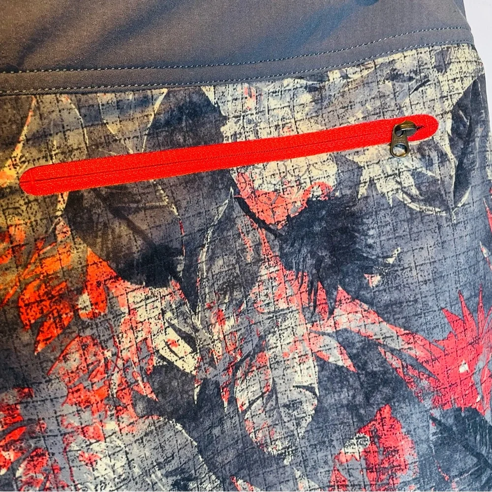 The North Face Men’s Size 40 R Board Shorts Swim Trunks Spring Green Pot Print